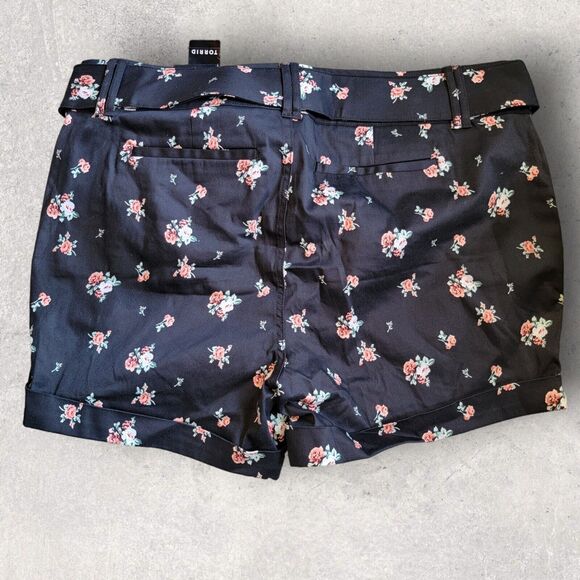 Torrid Shorts Womens Plus Size 20 Black Floral Belted Stretch Sateen New NWT - Picture 2 of 11